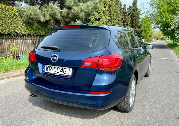 Opel Astra cena 27900 przebieg: 230000, rok produkcji 2011 z Radom małe 352